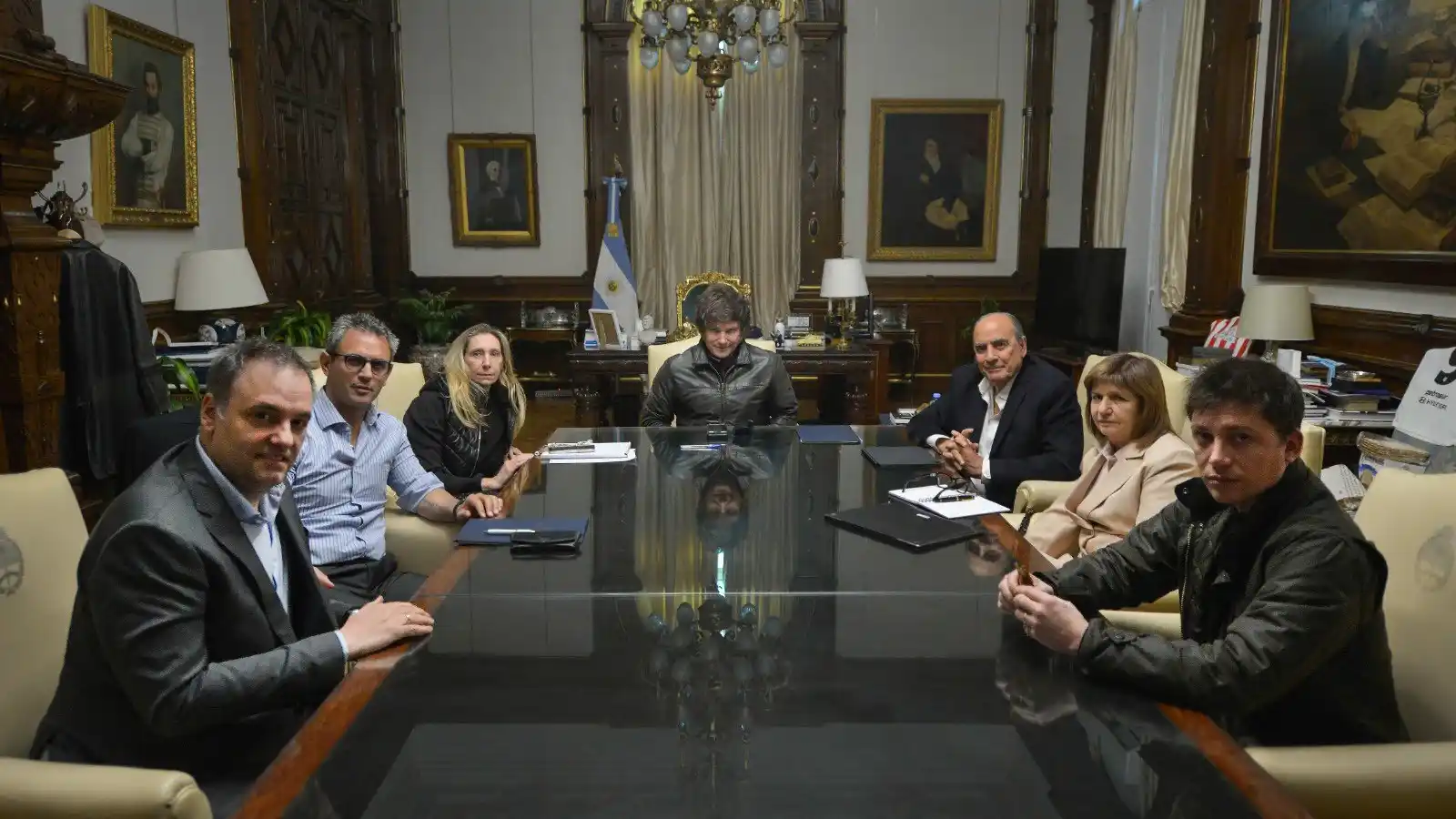 Mesa política.