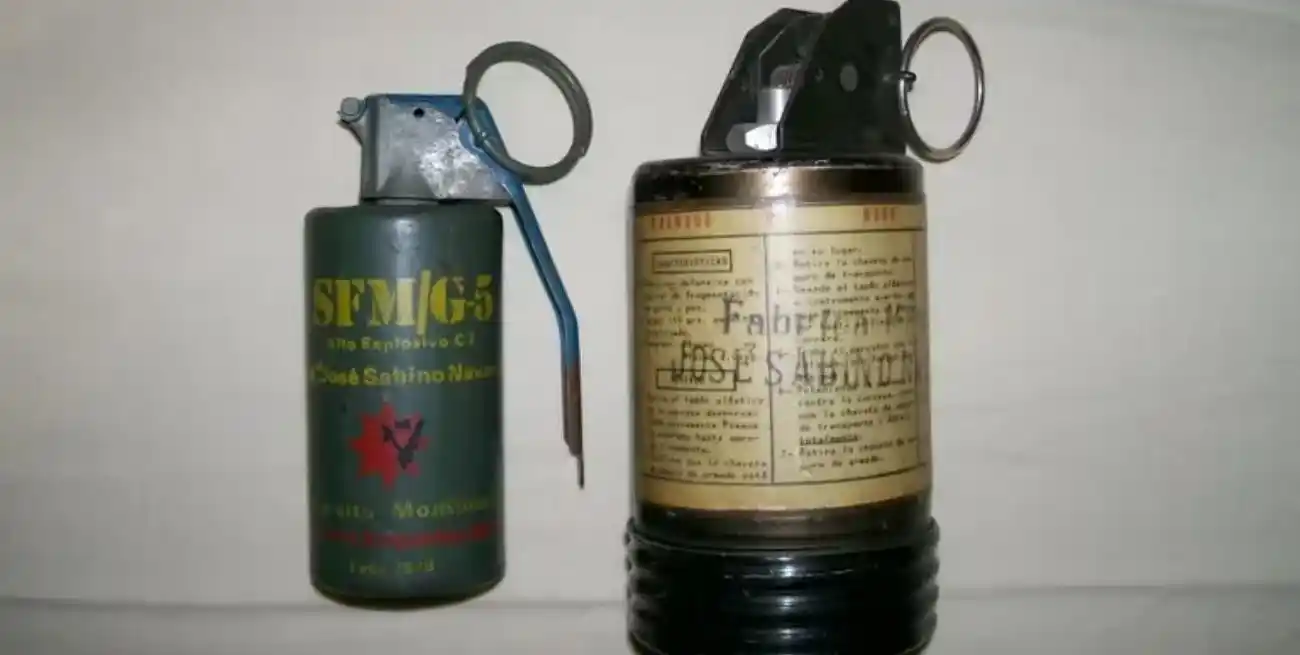 El lugar guardaba un arsenal de armas y algunas lucían la inscripción de Montoneros.