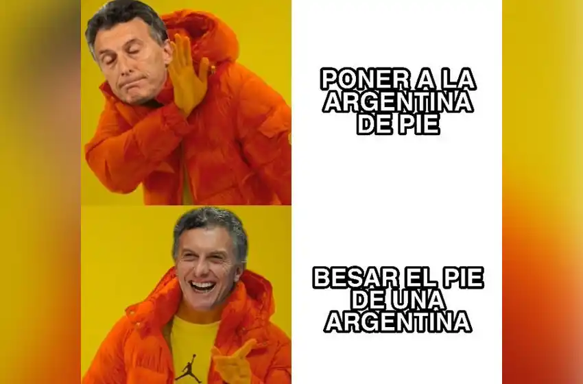 Luego de besarle el pie a una señora, aparecieron los memes de Macri