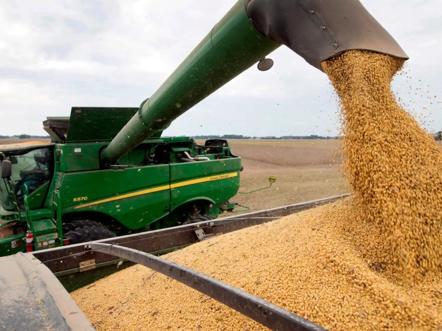 La cosecha de soja avanza lentamente.