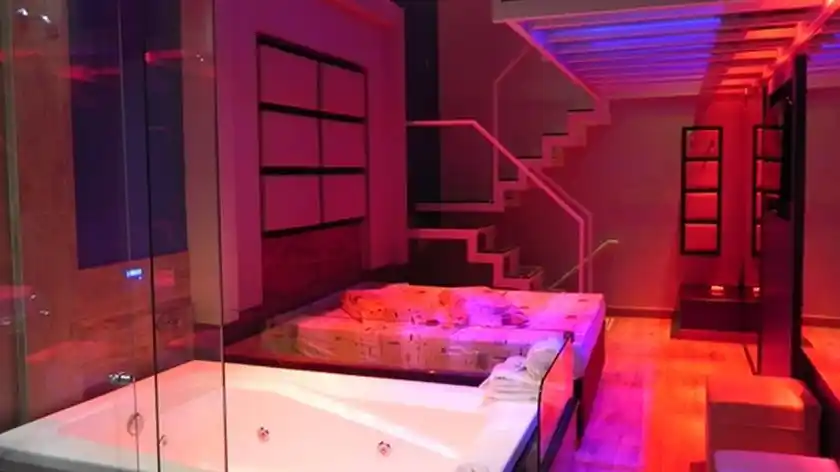 Joven intentó pagar el "telo" con la Tarjeta Alimentar