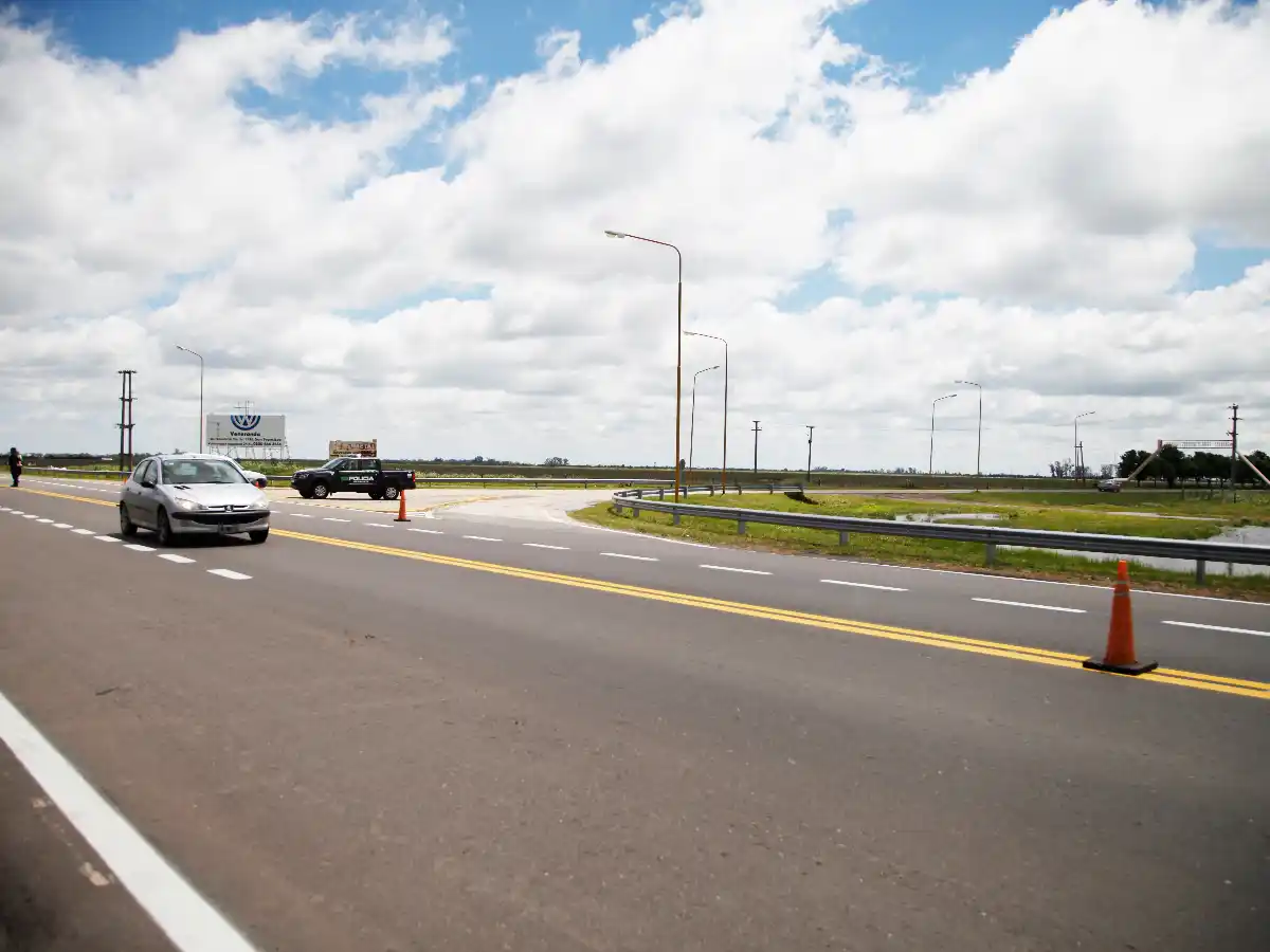 Accidente con suerte: ciclista fue rozado por la rueda de un camión en la autovía 19 