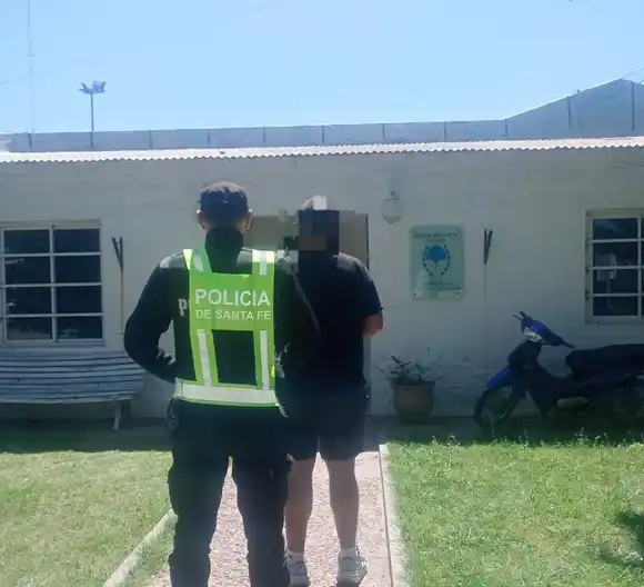 Salieron a pasear con documentación falsa: detuvieron a un conductor en RN34 con una licencia “trucha”