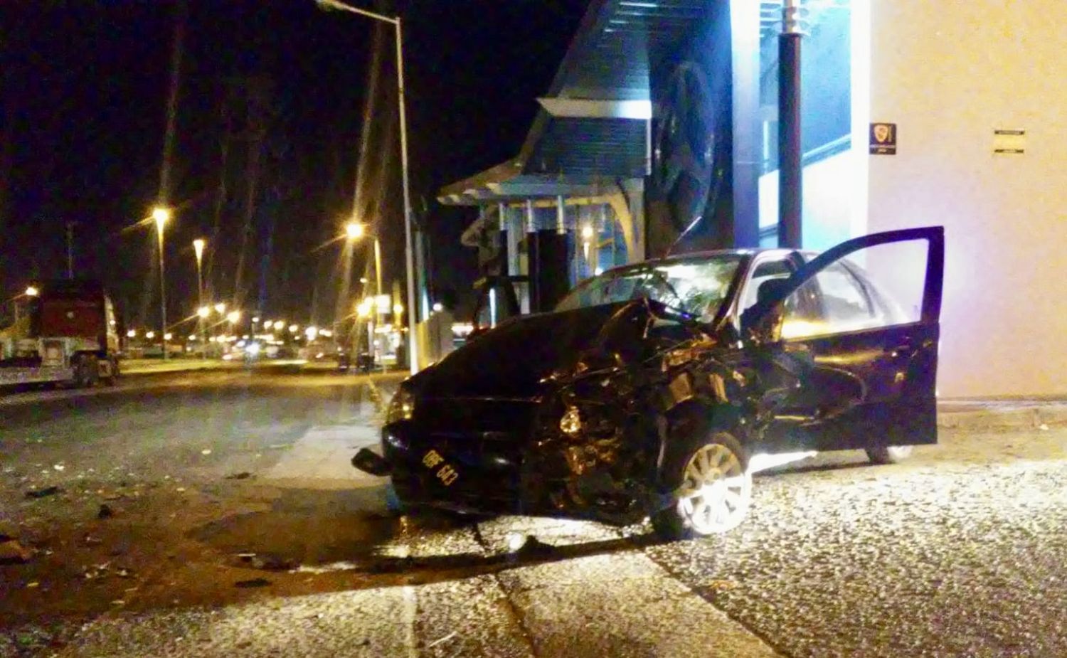 Hospitalizaron a un joven que chocó contra un camión