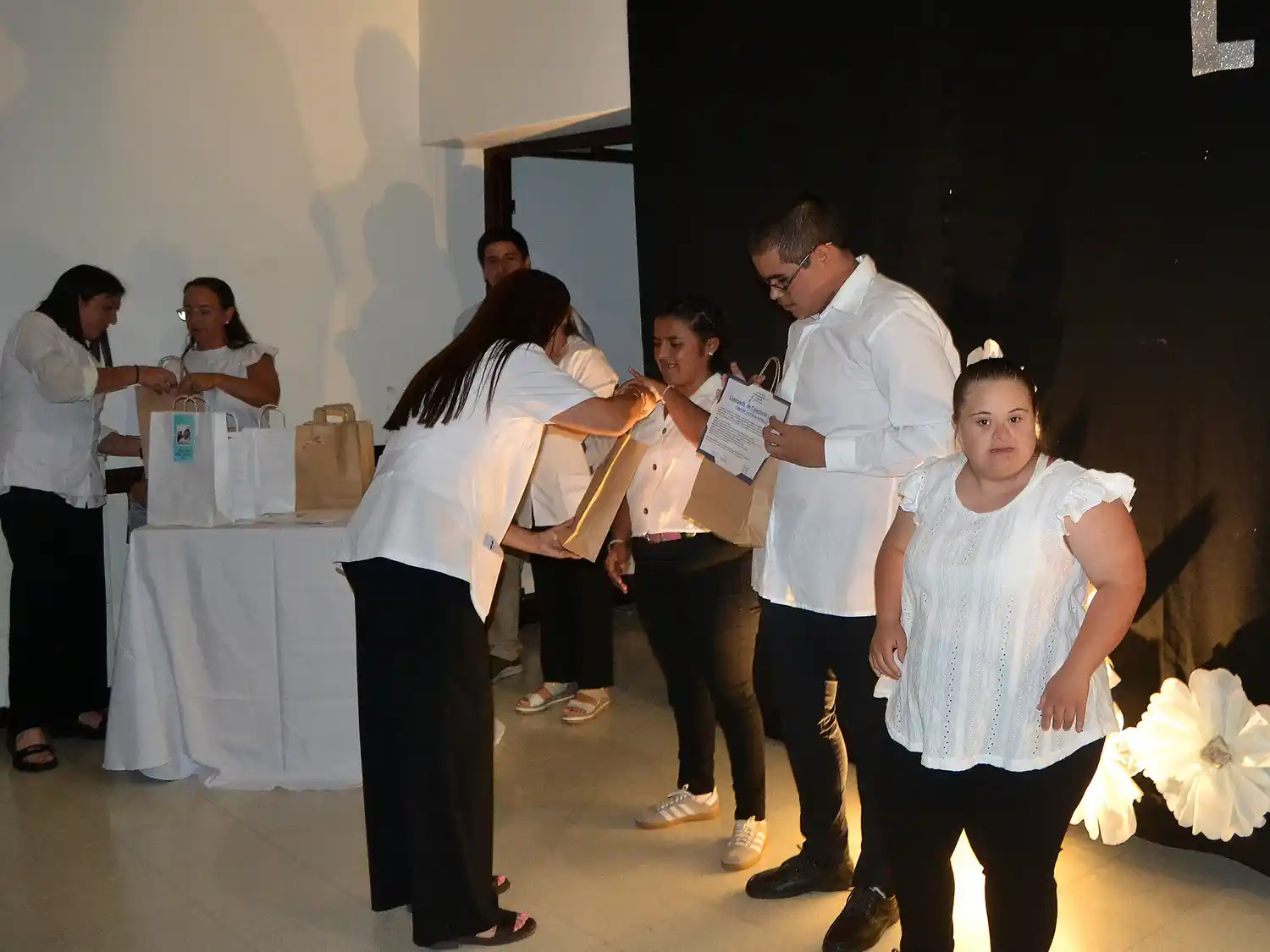 Emotivo acto de egresados y cierre del ciclo lectivo en “Lucecitas”