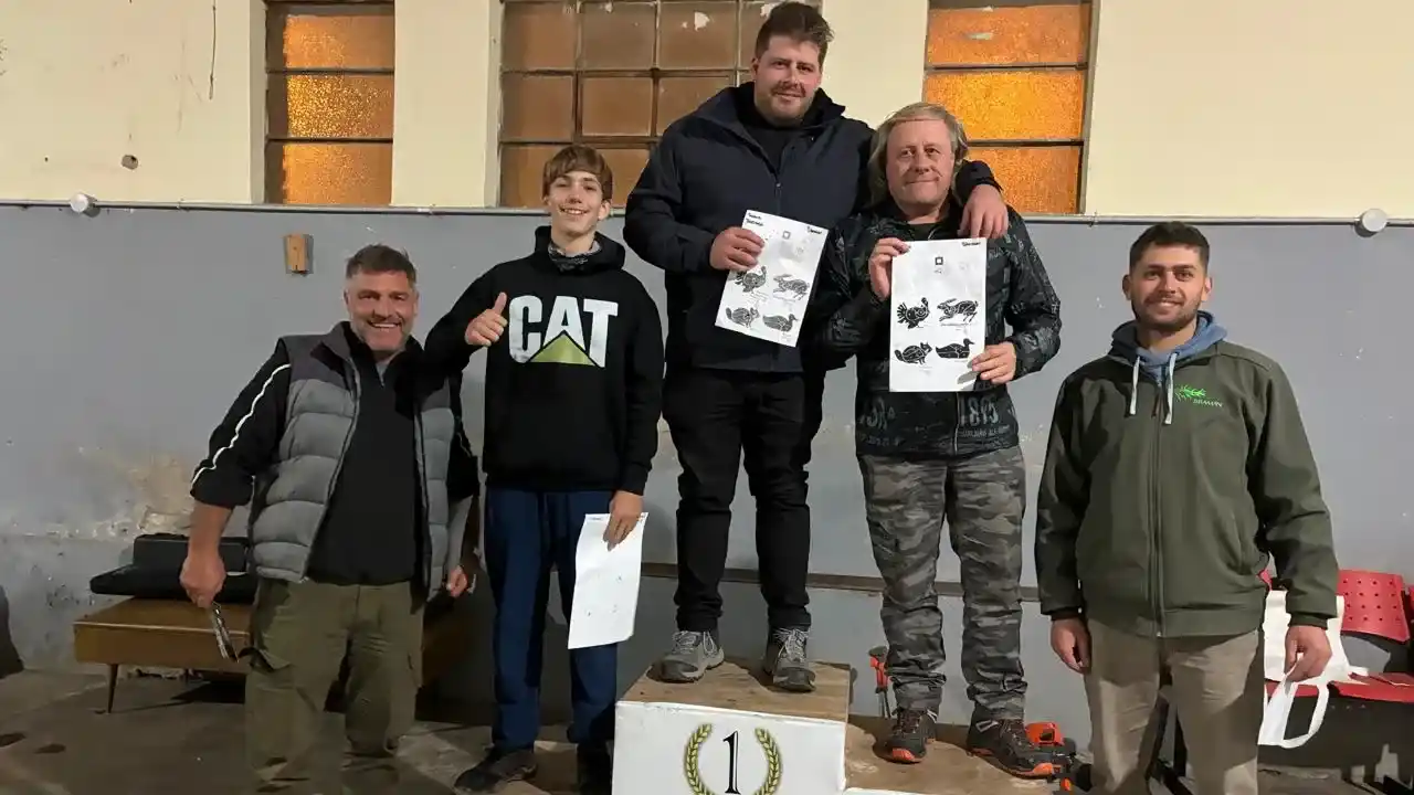 Torneo social nocturno de carabina. El podio de la categoría Estandar, con Soave a la cabeza