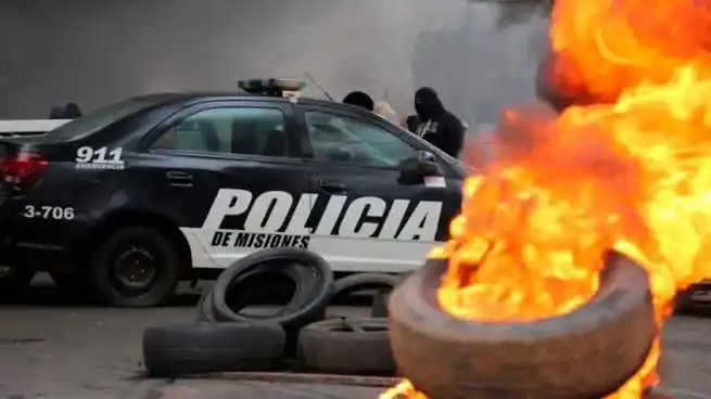 Octava jornada de protestas en Misiones: policías hicieron una contrapropuesta que el Gobierno no respondió