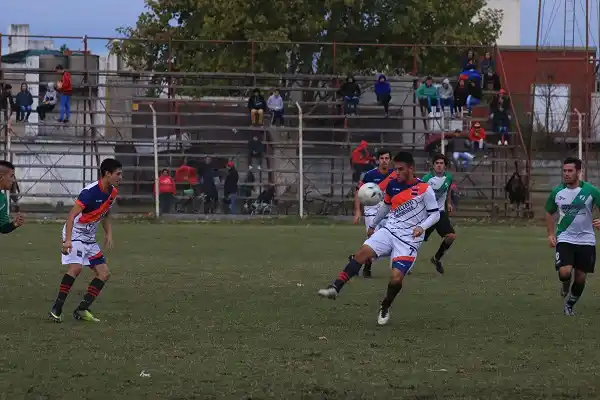 Sud América ganó y recuperó la punta