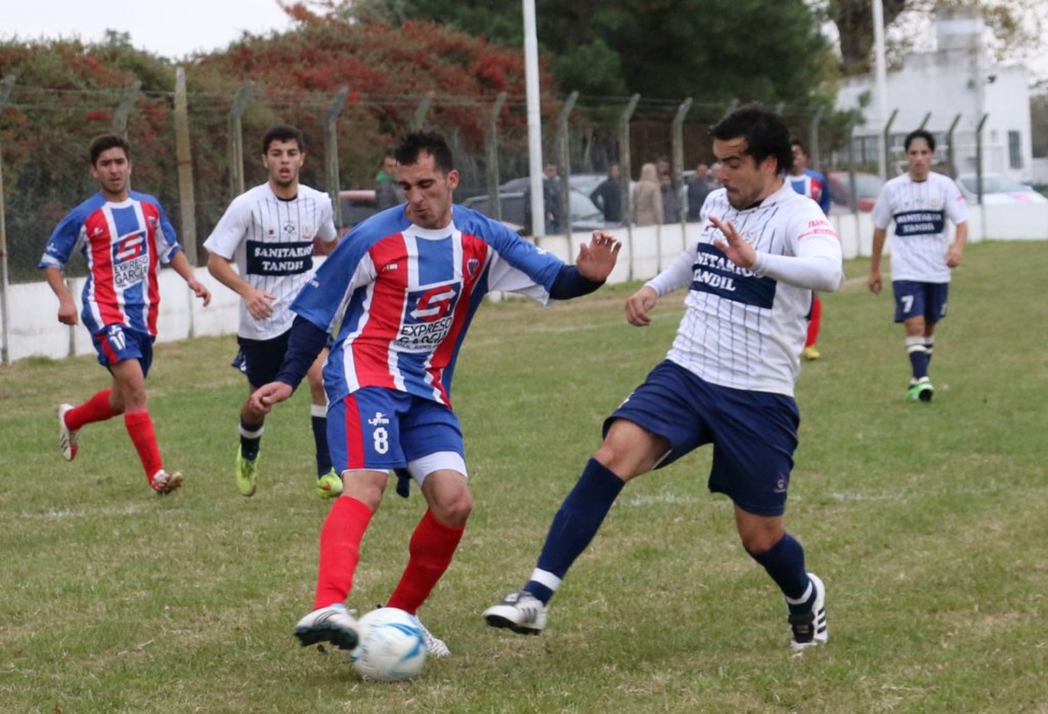 Flores, el central que marca y sueña títulos con Gimnasia