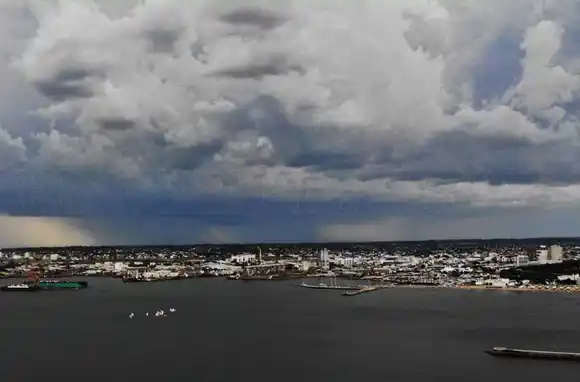 Arranca el viernes con algunas lloviznas y posible sol por la tarde