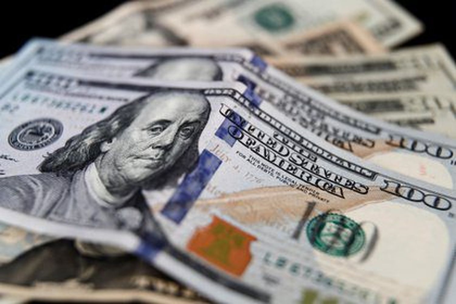 ¡Para arriba, para arriba! El DÓLAR cerró en 691.680,82  bolívares