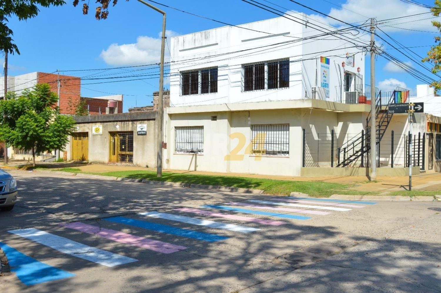 Pintaron senda peatonal por los derechos del colectivo LGBTI