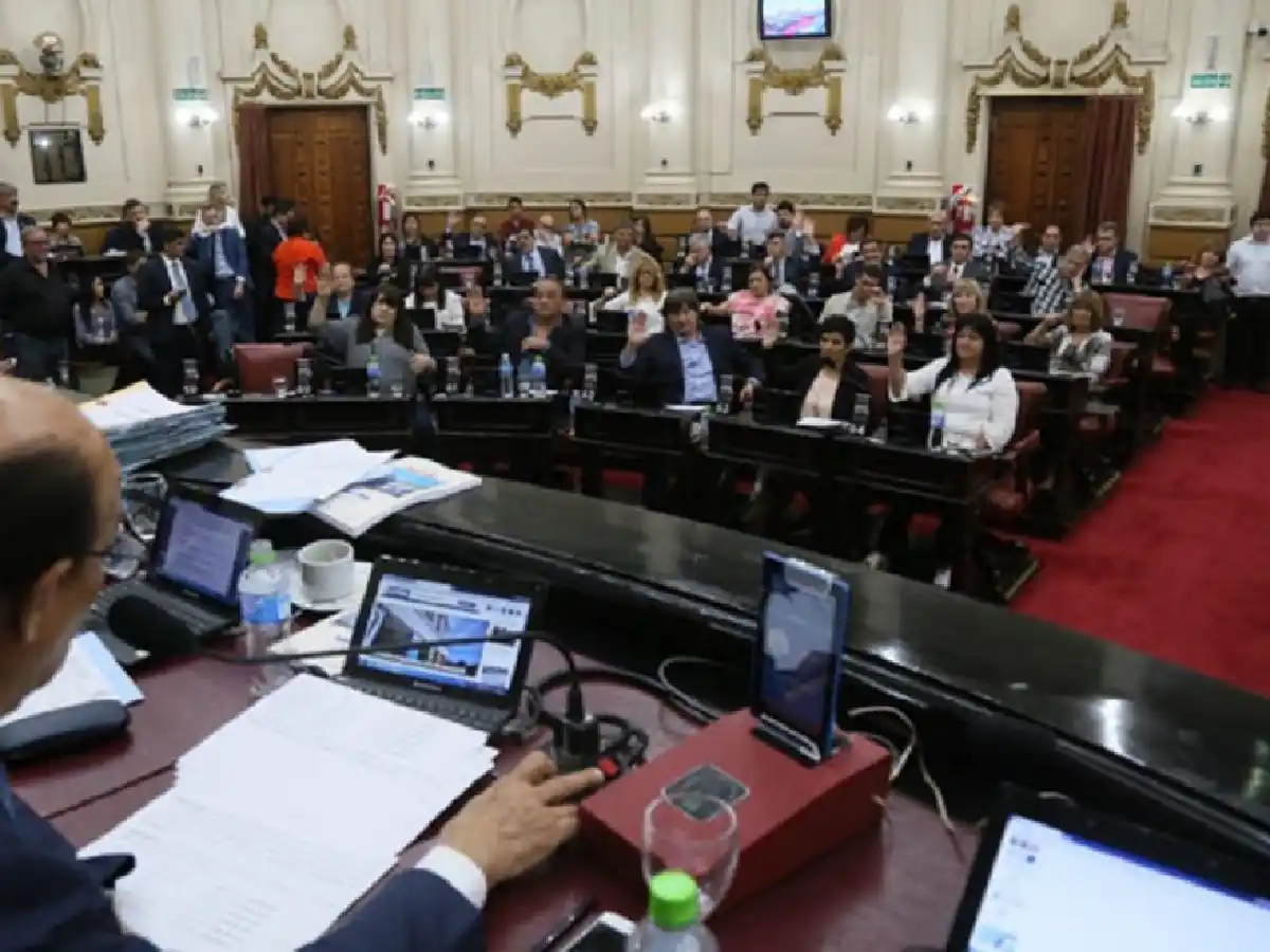 Impulsan una ley que busca nivelar la paridad de género en la Unicameral