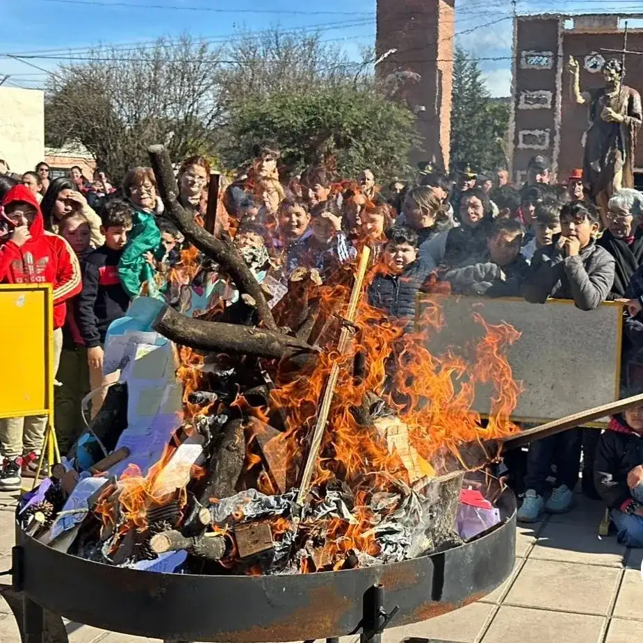 Las fogatas en honor a San Juan, una tradición de Brinkmann.