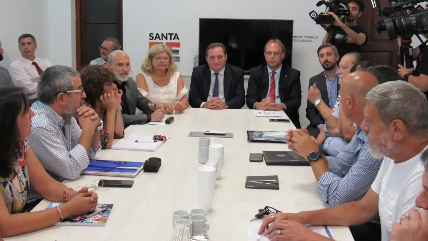 Paritarias: Provincia se reunirá con docentes y estatales el jueves