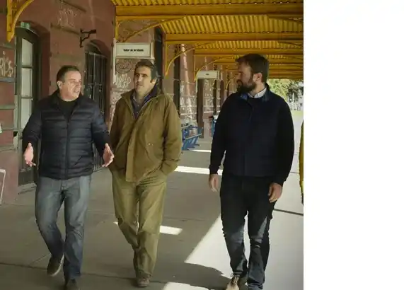 El massismo toma la vuelta del ferrocarril como plataforma de campaña electoral