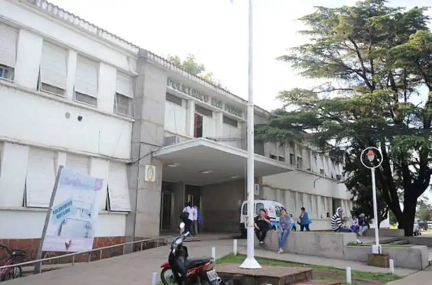 Llegó al hospital manejando solo con dos heridas de bala