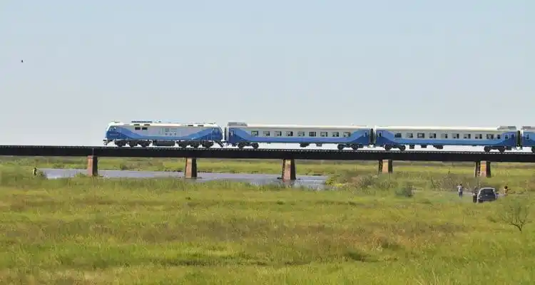 El nuevo tren Buenos Aires – Rosario pasó por San Pedro