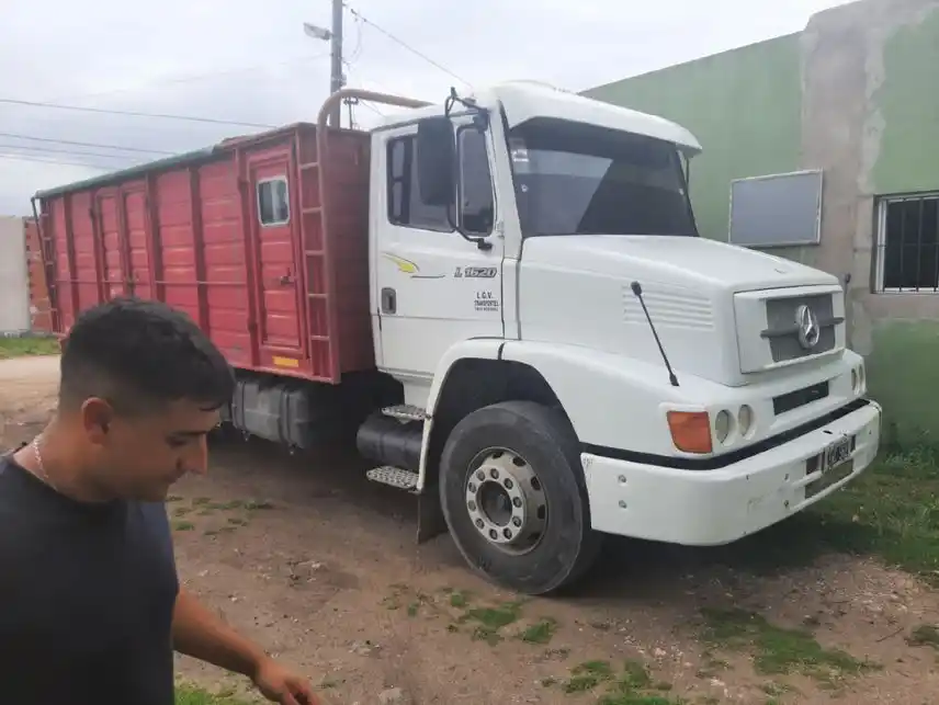 Indignación de un vecino tras el robo de dos baterías de su camión (video)