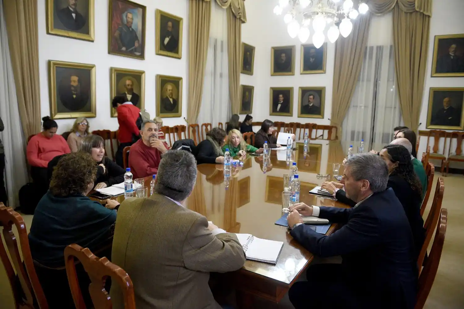 La provincia y los gremios estatales buscan acordar un nuevo aumento y proteger los salarios ante la inflación