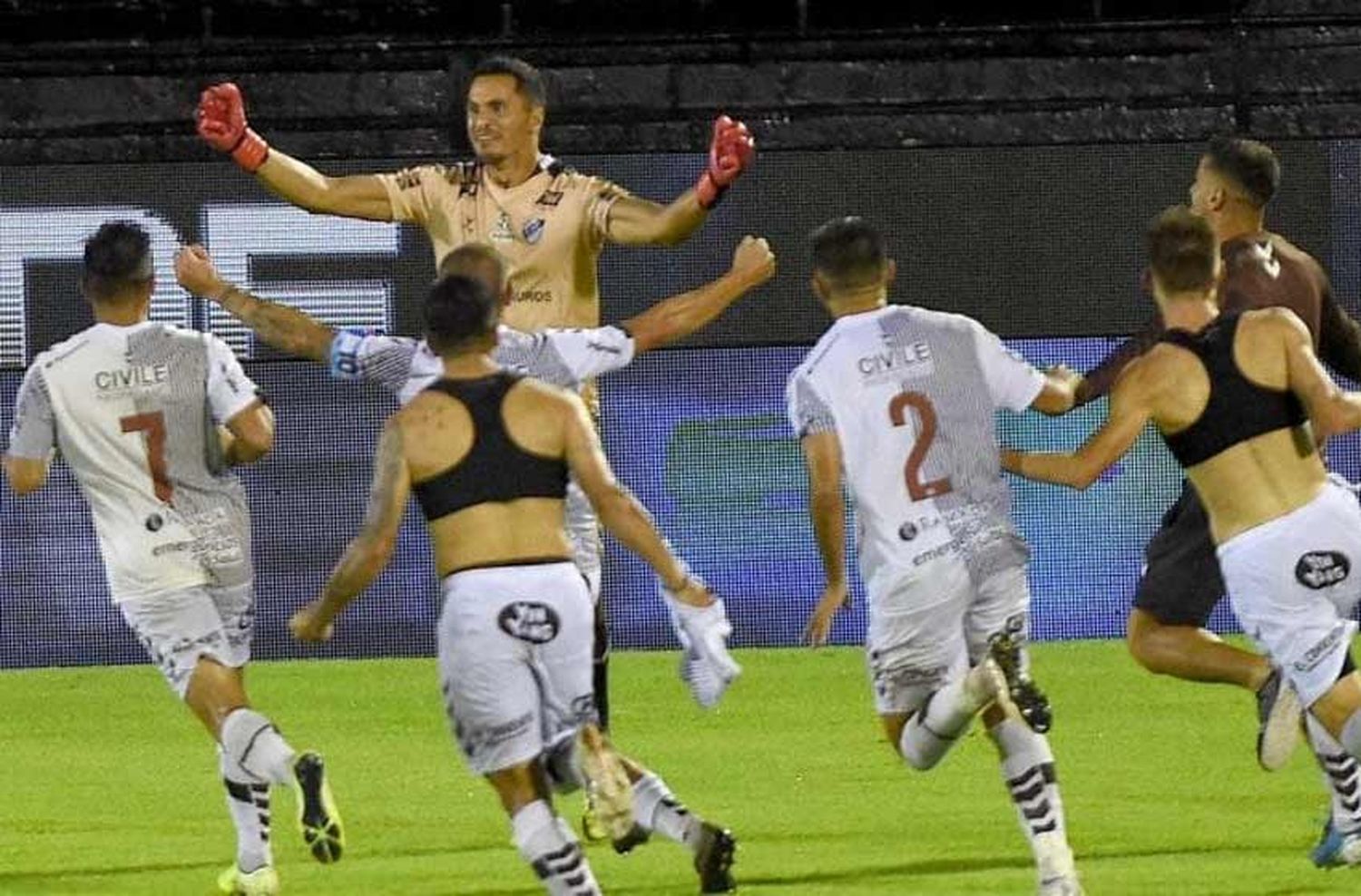 Tras 22 años en el Ascenso, Platense sacó el último boleto a Primera División