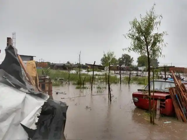 La lluvia provocó serios inconvenientes en barrios de la ciudad