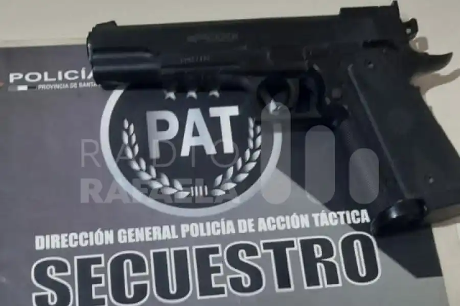 Le encontraron un aire comprimido en la cintura: fue demorado