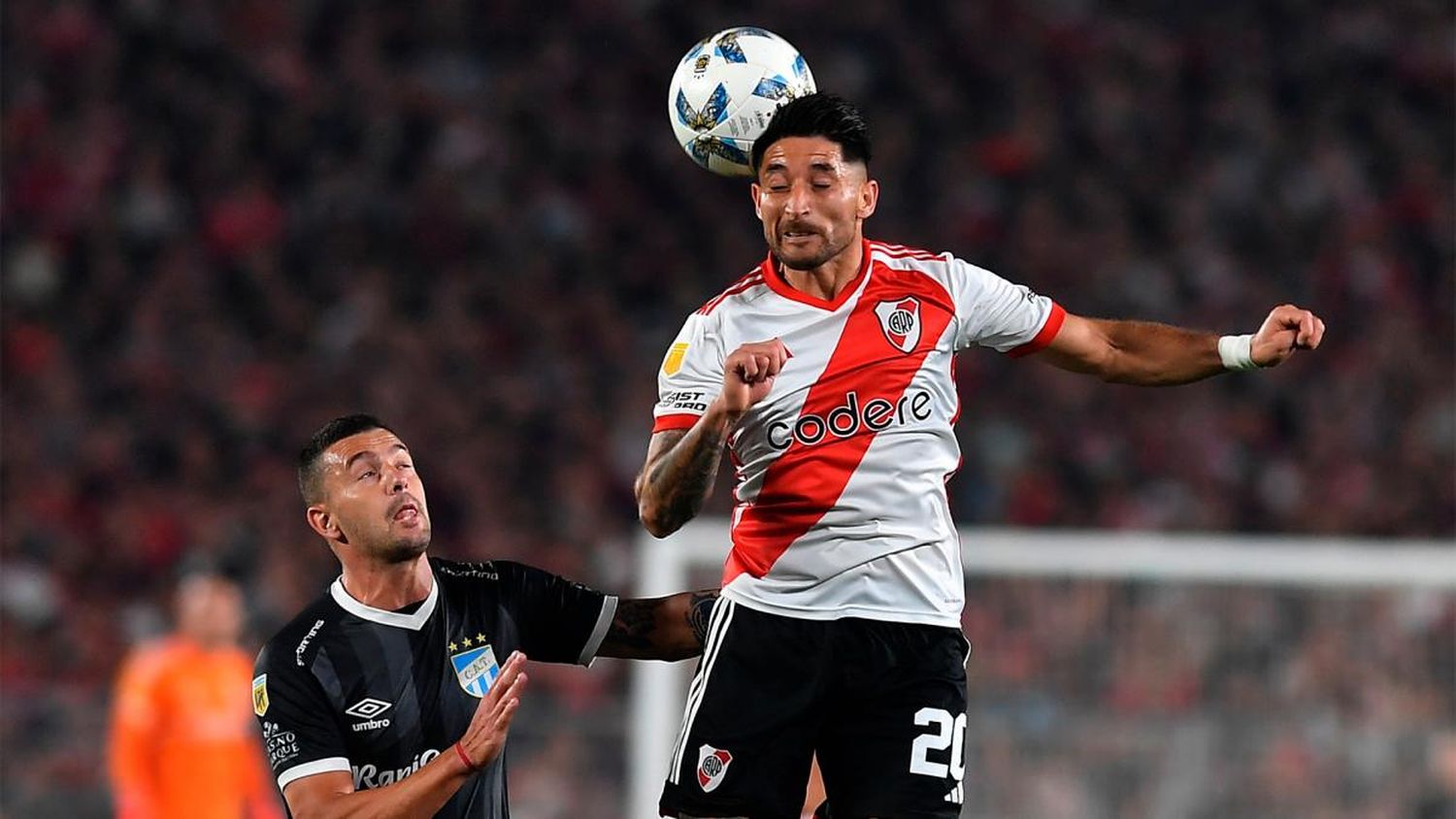 Con el último suspiro: River encontró un cabezazo salvador y venció a Atletico Tucumán