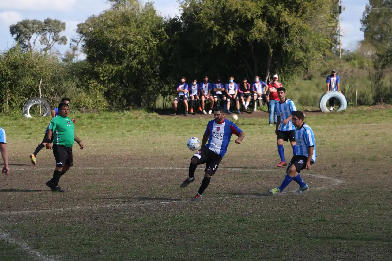 Peñarol bajó a Bancarios de Urdinarrain y saltó a la punta en la Primera A