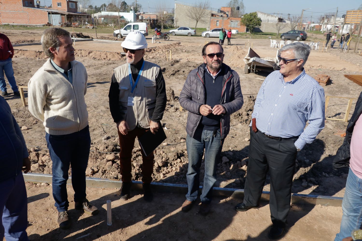 Piaggio firmó el convenio para el inicio de la construcción de casas de madera