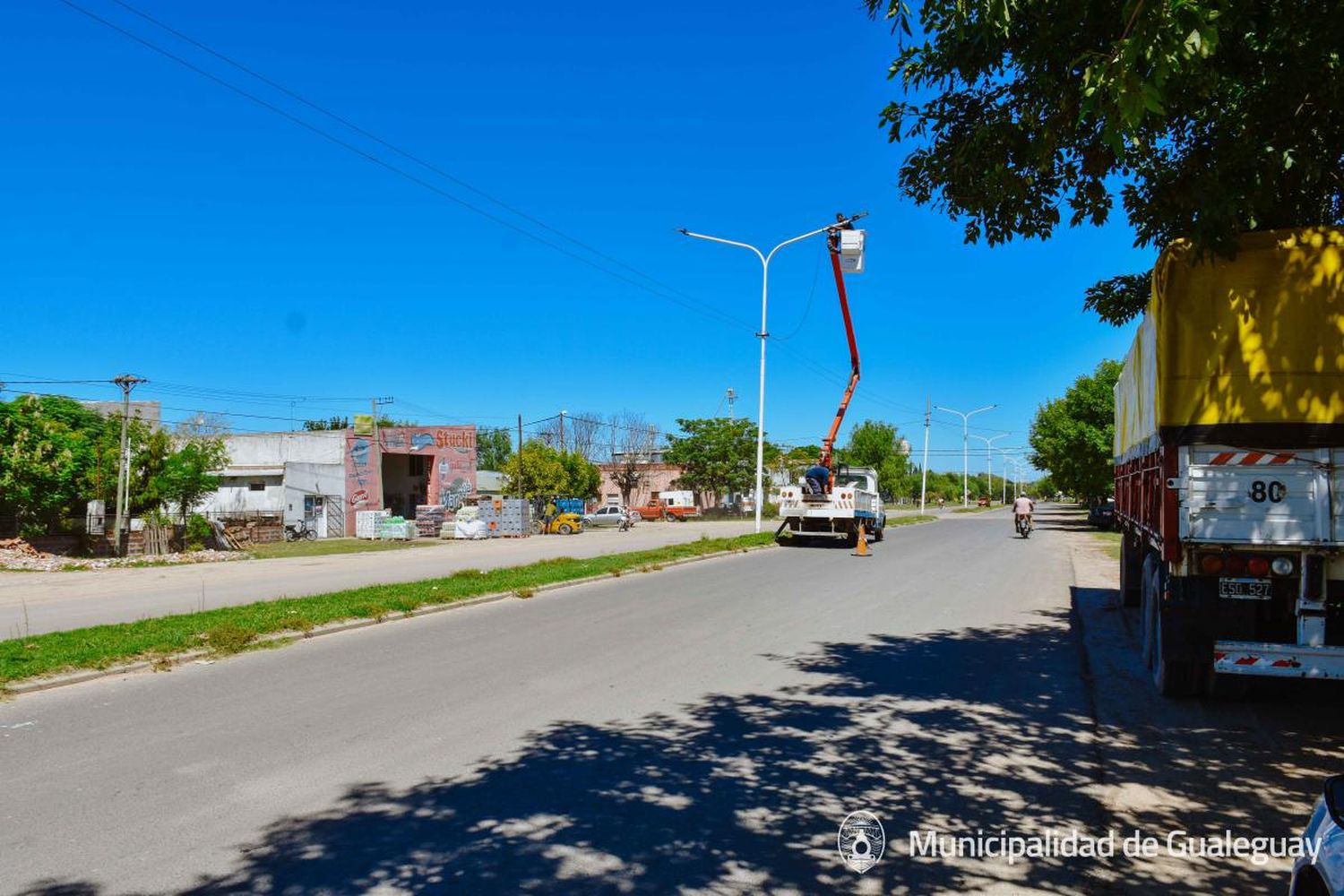 Luminarias LED: comenzaron a colocarlas en la Ruta 136