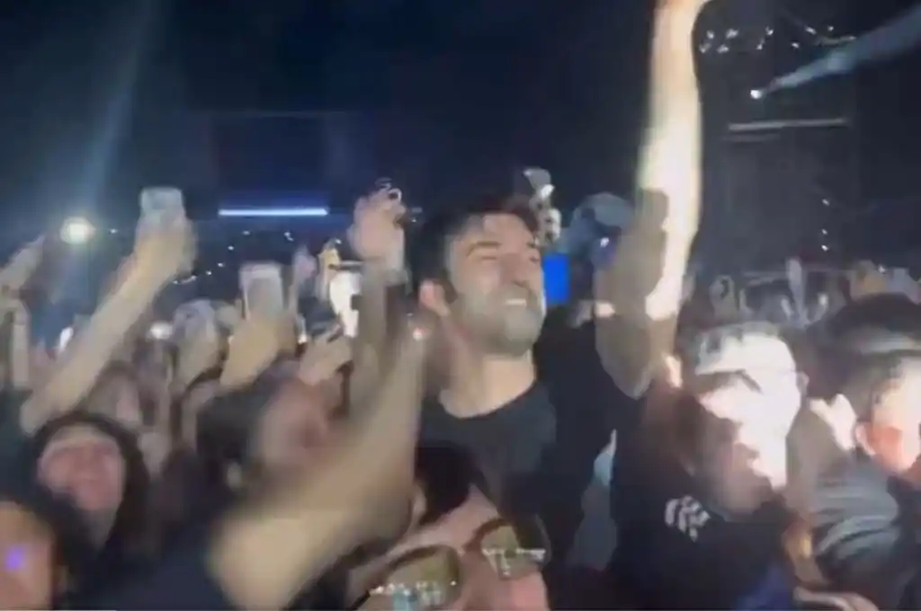 Pedro Rosemblat alentando a Lali