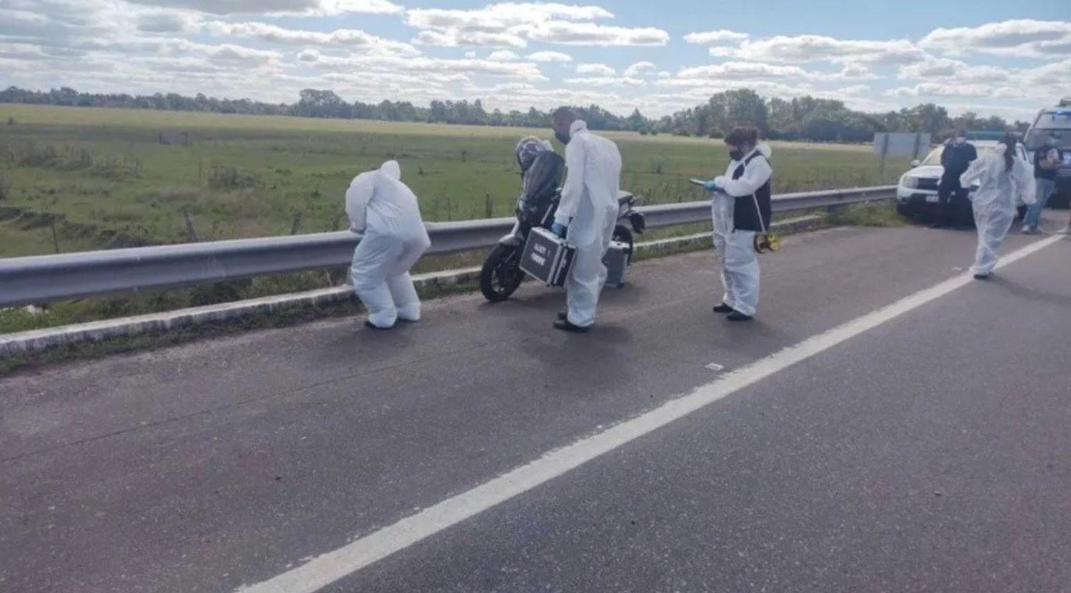 Macabro hallazgo del cadáver de un hombre: estaba amordazado, envuelto en una bolsa y cubierto con una frazada