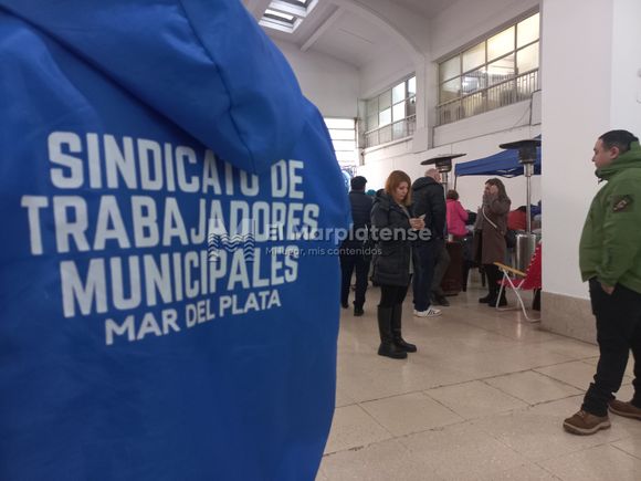 Por la denuncia de “persecución y apriete” de funcionarios, realizan un ruidazo en el Municipio