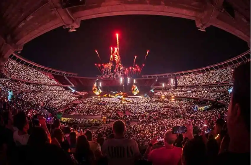 Coldplay comenzó su gira por Argentina: Chris Martin homenajeó a Soda Stereo en River y enloqueció a todos