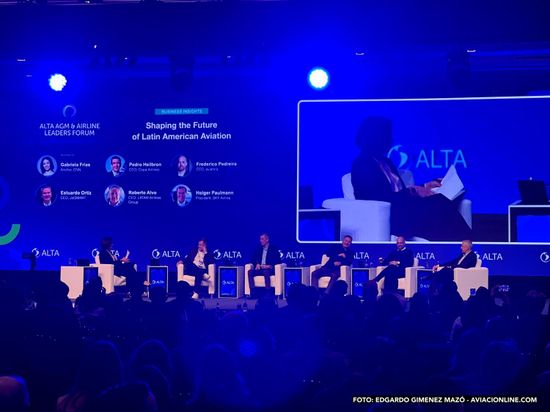 ¿Cuántos aviones tienen en tierra algunas de las principales aerolíneas de Latinoamérica?