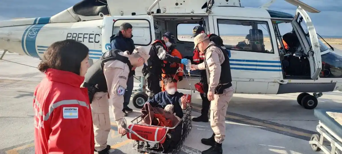 El joven de Necochea evacuado por la Prefectura Naval Argentina