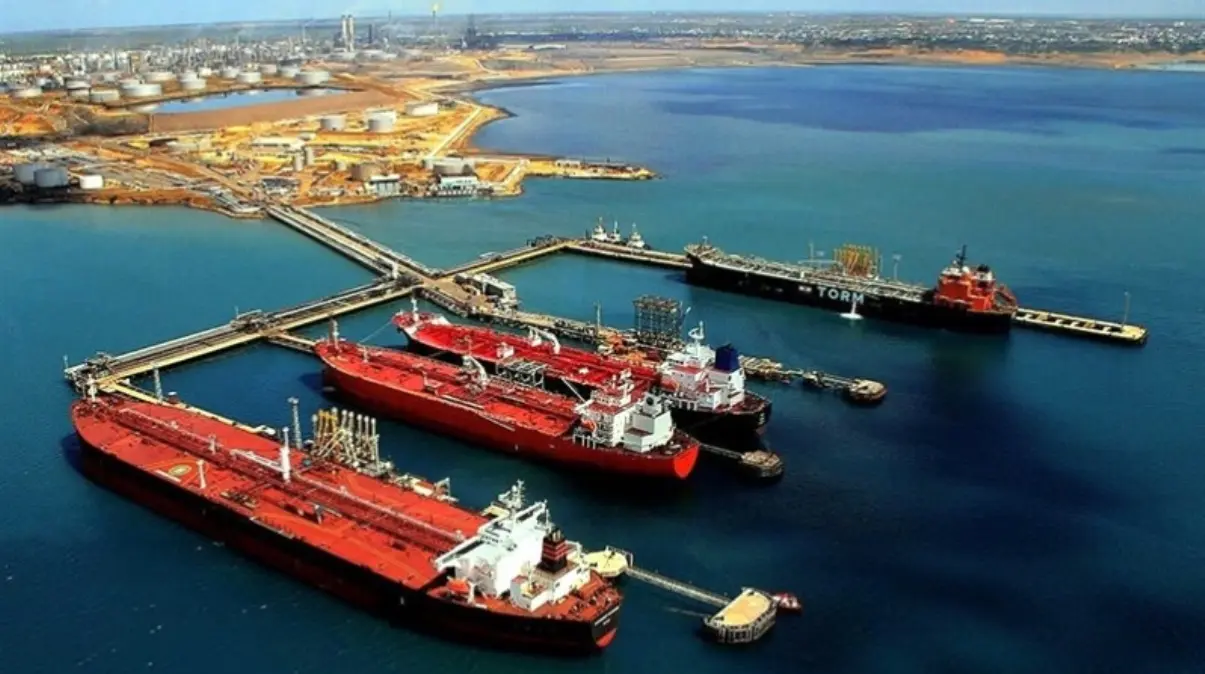 Envíos de petróleo de Venezuela a Cuba disminuyeron en septiembre