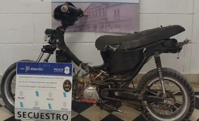 Aprehenden a un menor que conducía una moto robada
