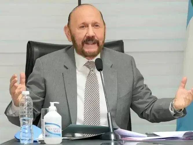 El Gobernador anunció un aumento salarial del 15% para estatales