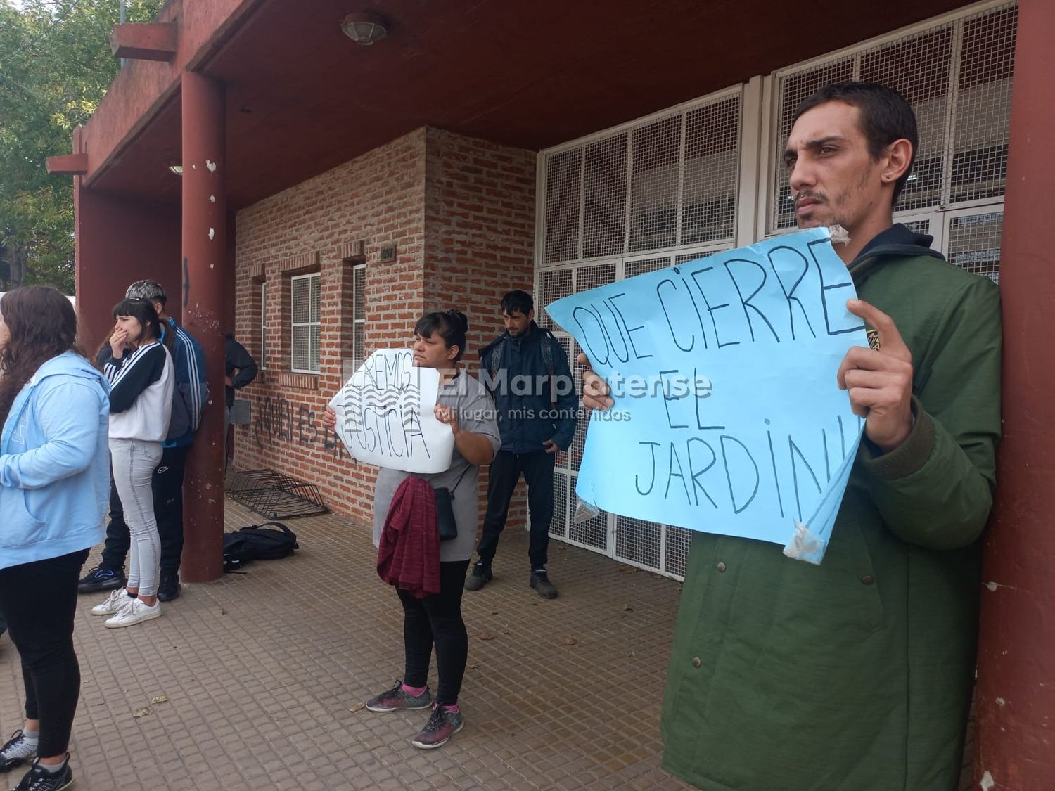 Manifestación en las puertas del Jardín el pasado jueves.
