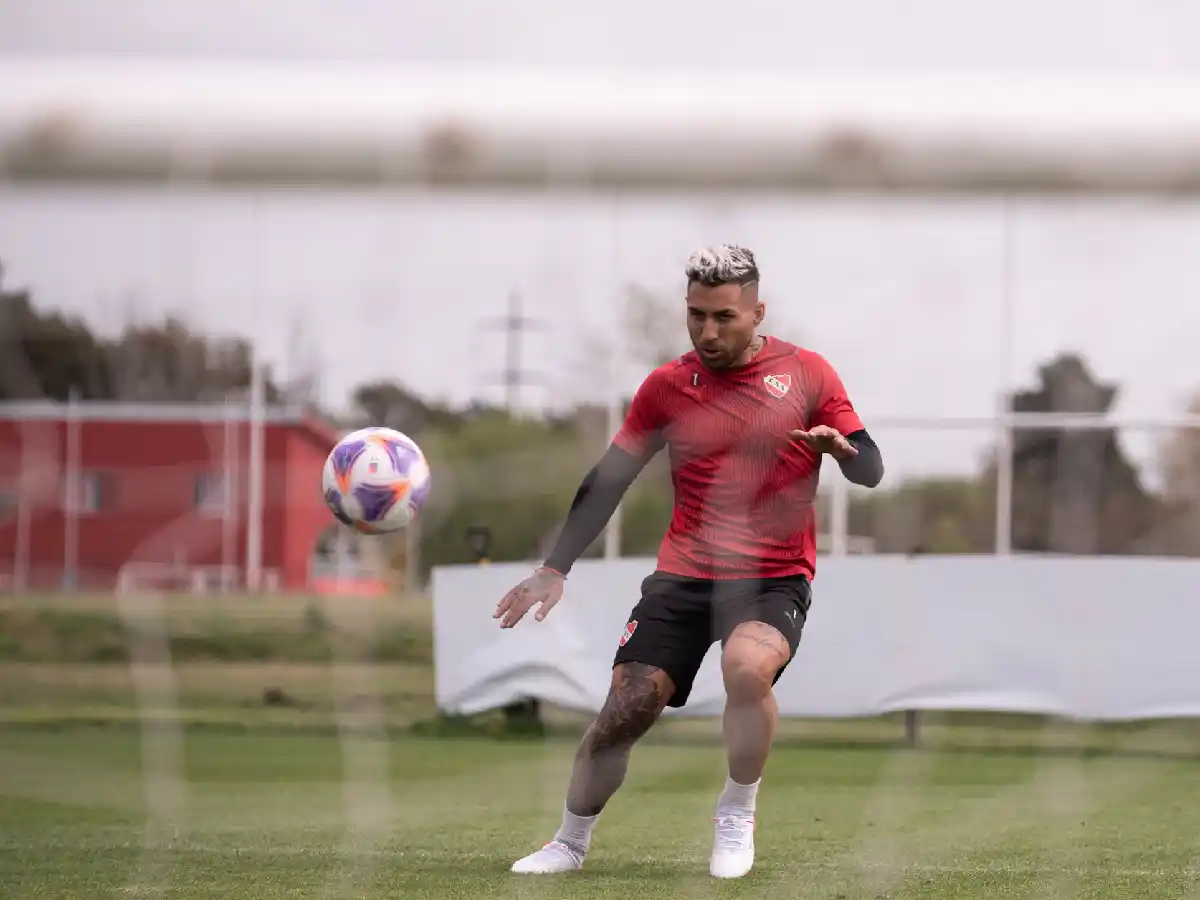 Independiente mano a mano con Talleres