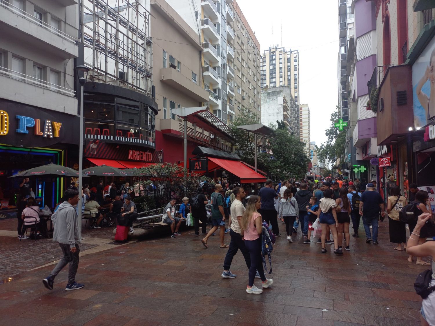 Saldo positivo de los comerciantes de la Peatonal en el fin de semana largo por Carnaval