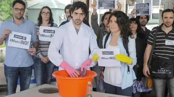 Continúa tomado el Ministerio de Ciencia por parte de investigadores y estudiantes