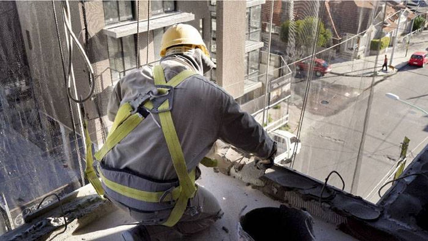 El desempleo cayó al 6,9 % durante el segundo trimestre del año, según el INDEC