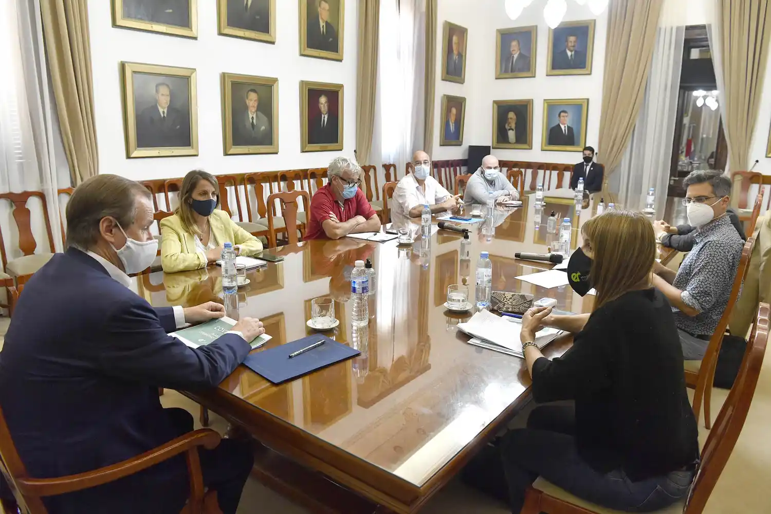 Ante el aumento de contagios, Bordet se reunió con el COES