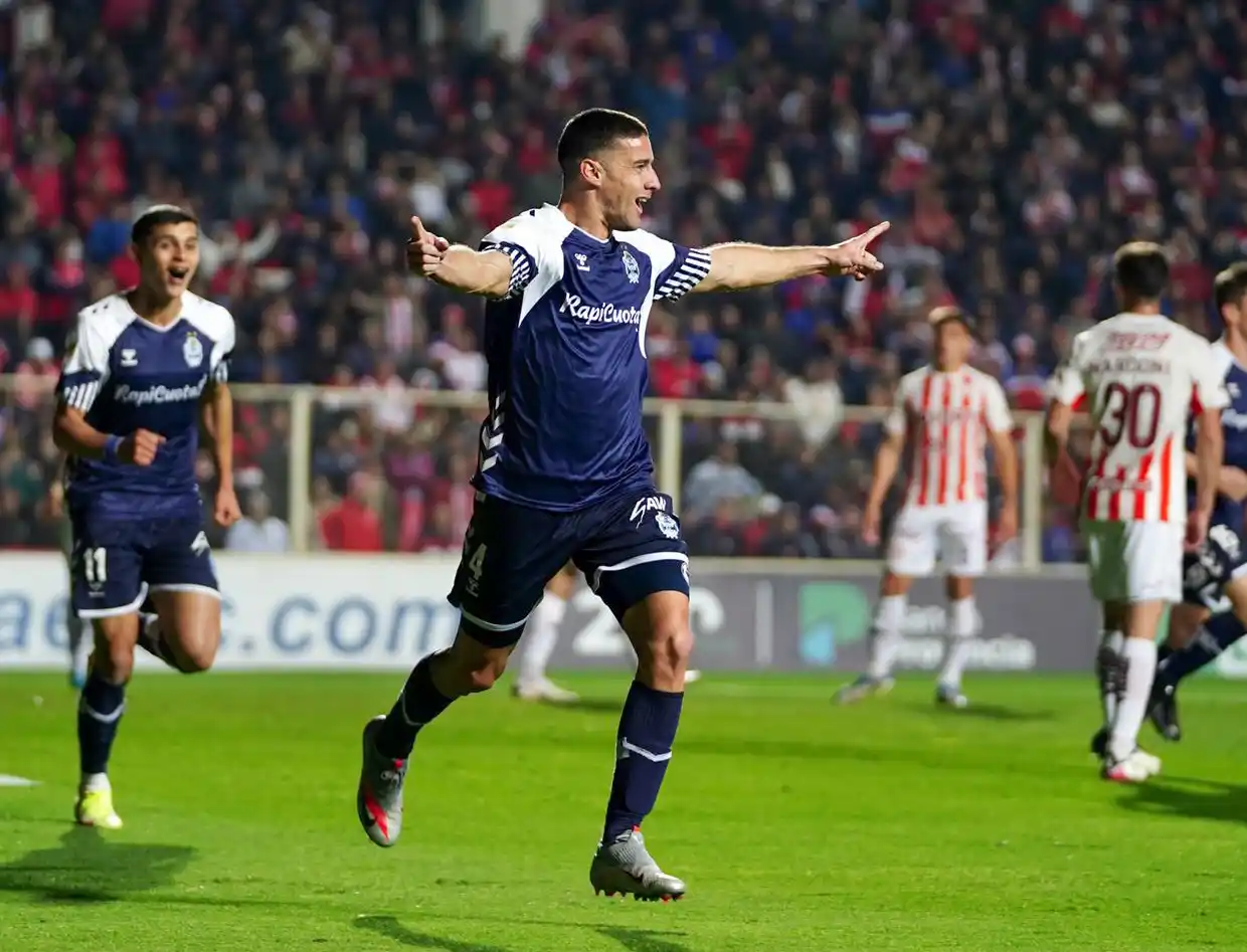 Gimnasia quiere volver a quedar solo arriba