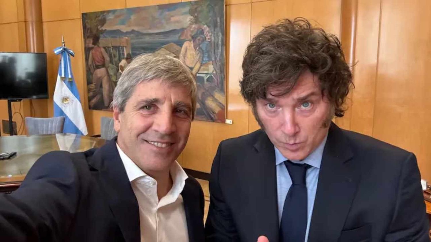 Mientras Milei quiere vetar todo lo que se aprobó en el Congreso, Caputo sostuvo que “todo marcha de acuerdo al plan”