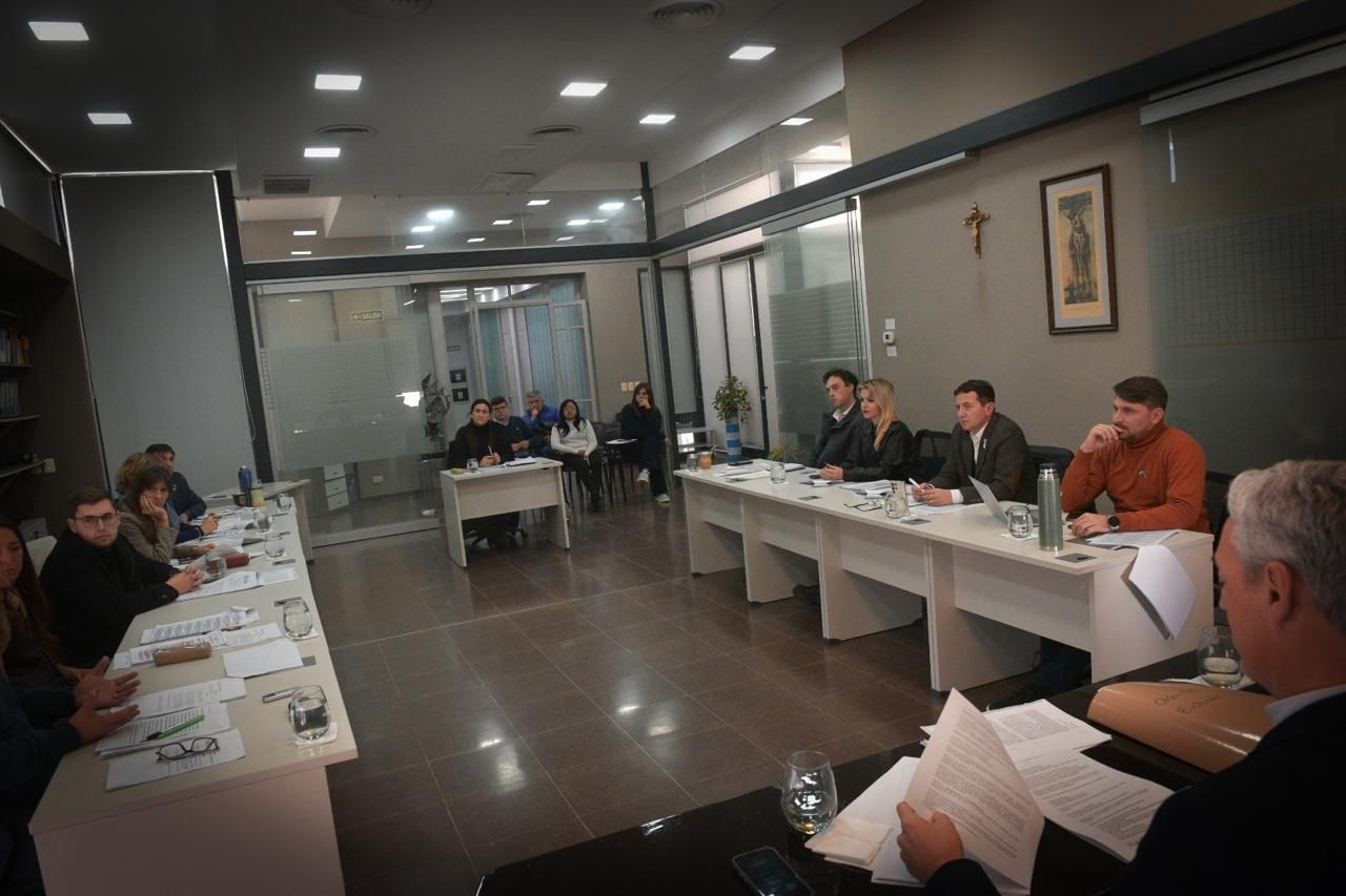 “Motosierra” en la planta política: respaldo pero con duros reproches desde los bloques opositores.