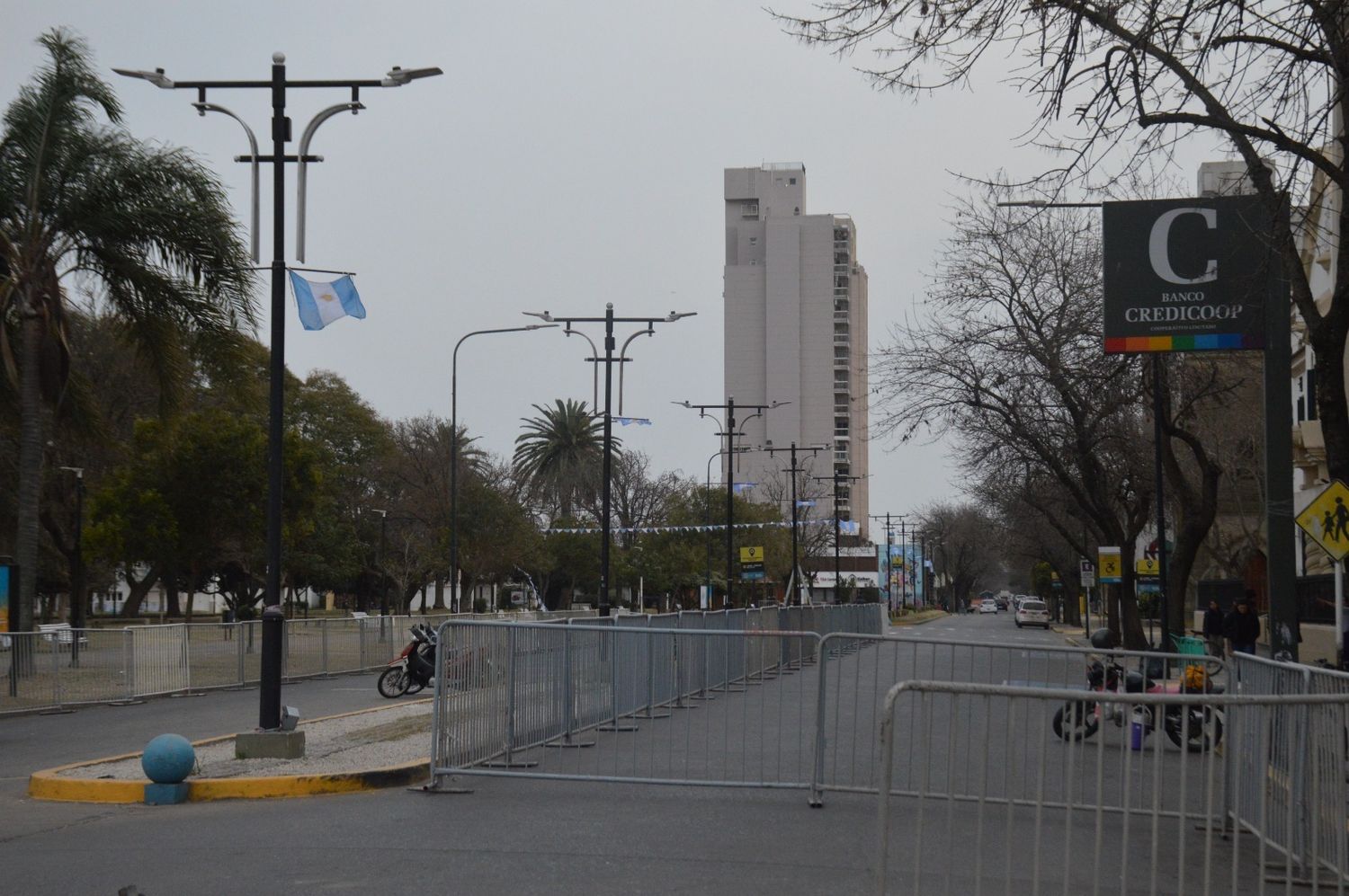 Jueves nublado en la ciudad, en la previa a la tormenta de Santa Rosa.